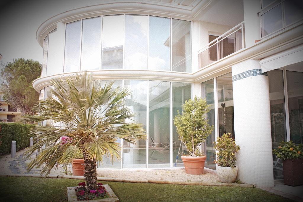 Hotel & Apartaments Thalassa Sport & Spa Roses Exterior foto